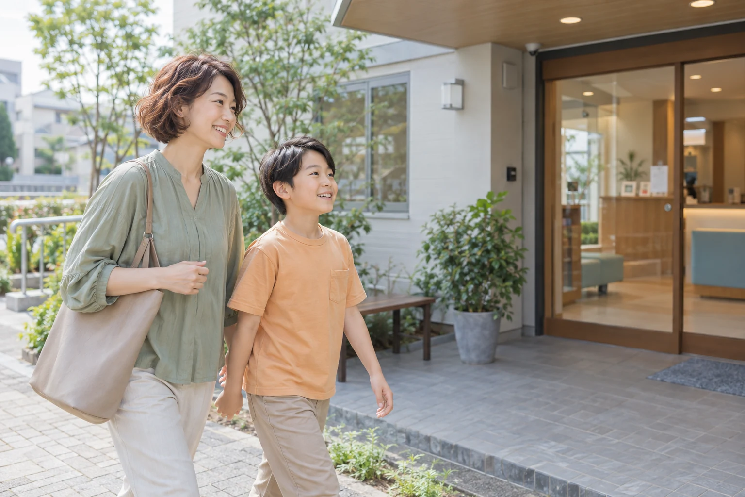 自宅近くの医療機関へ向かう親子のイメージ